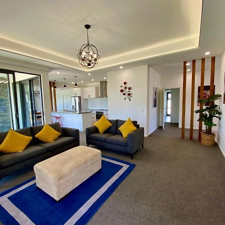 Style, Functional With Space Twizel Exterior photo