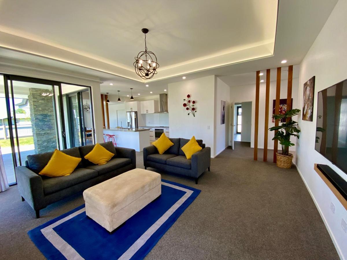 Style, Functional With Space Twizel Exterior photo