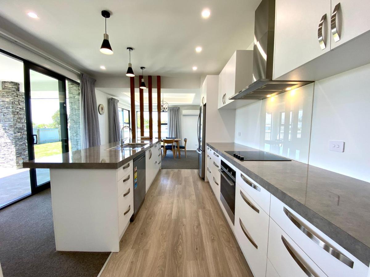 Style, Functional With Space Twizel Exterior photo